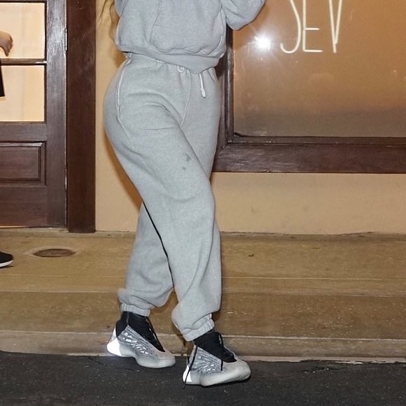 AUTHENTIC Quantum Lifestyle Yeezys - Picture 2 of 6